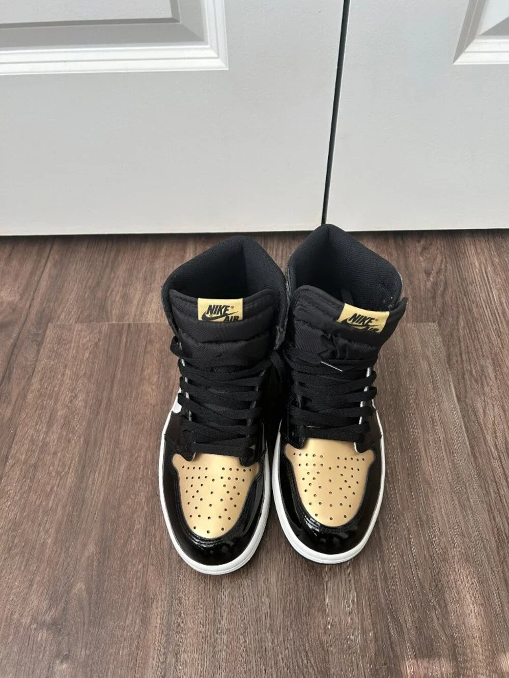 Air Jordan 1 High Gold Toe 2018 Men's Size 9